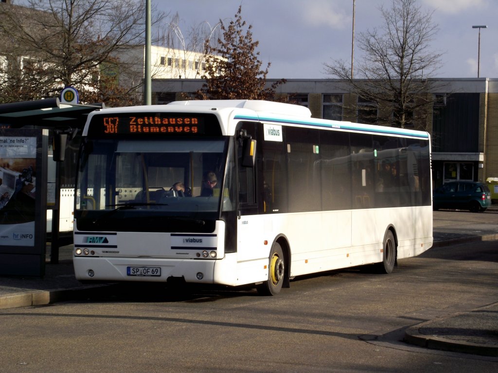 Ein VDL Berkhof Ambassador  steht am 09.02.13 in Hanau Hbf 