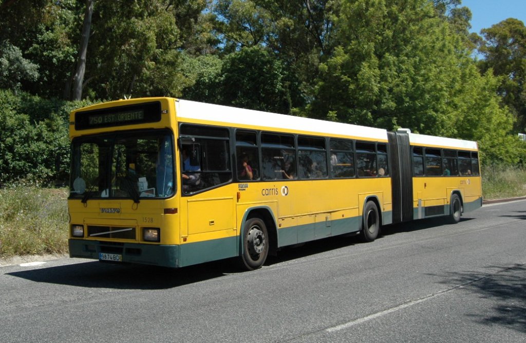 Ein Volvo Gelenkbus in Lissabon/Portugal am 17.05.2010 fotografiert.