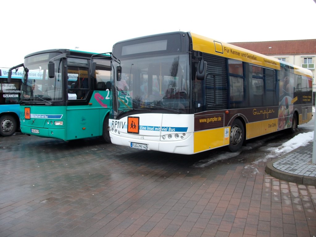 Ein VOLVO links und ein SOLARIS am 10.Januar 2011 am Busbahnhof in Bergen/Rgen.