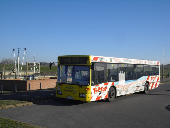 Einer der beiden Leihbusse fr Primo Reisen von BremerhavenBus GmbH, hier am Kutterhafen in Dorum.