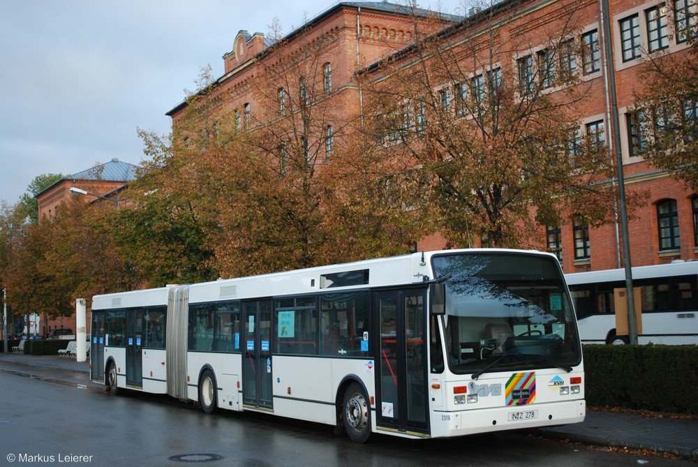 Einer der Letzen Van Hools AG300 bei uns in Ingolstadt. Die solos gingen leider 2007 schon. Baujahr ist 1998