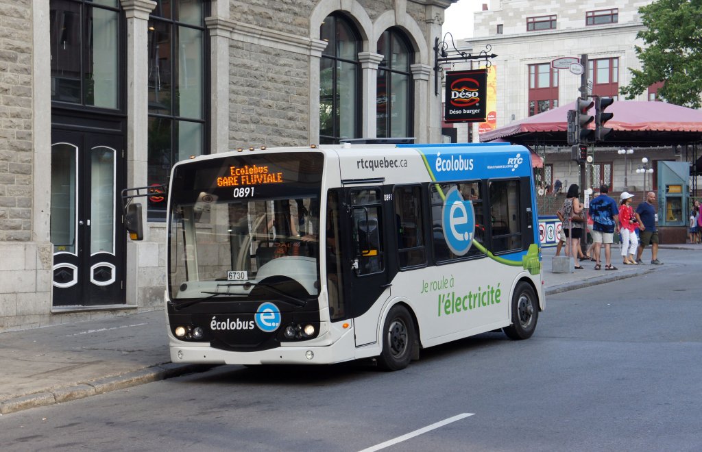 Elektro- Stadtbus der RTC (Rseau de transport de la Capitale), aufgenommen im August 2012 in der Innenstadt von Qubec.