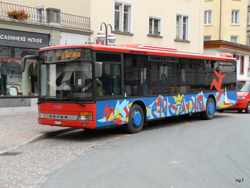 Engadin Bus - Setra S 315 NF GR 100112 mit Defekt in Zentrum von St.Moritz am 14.09.2010
