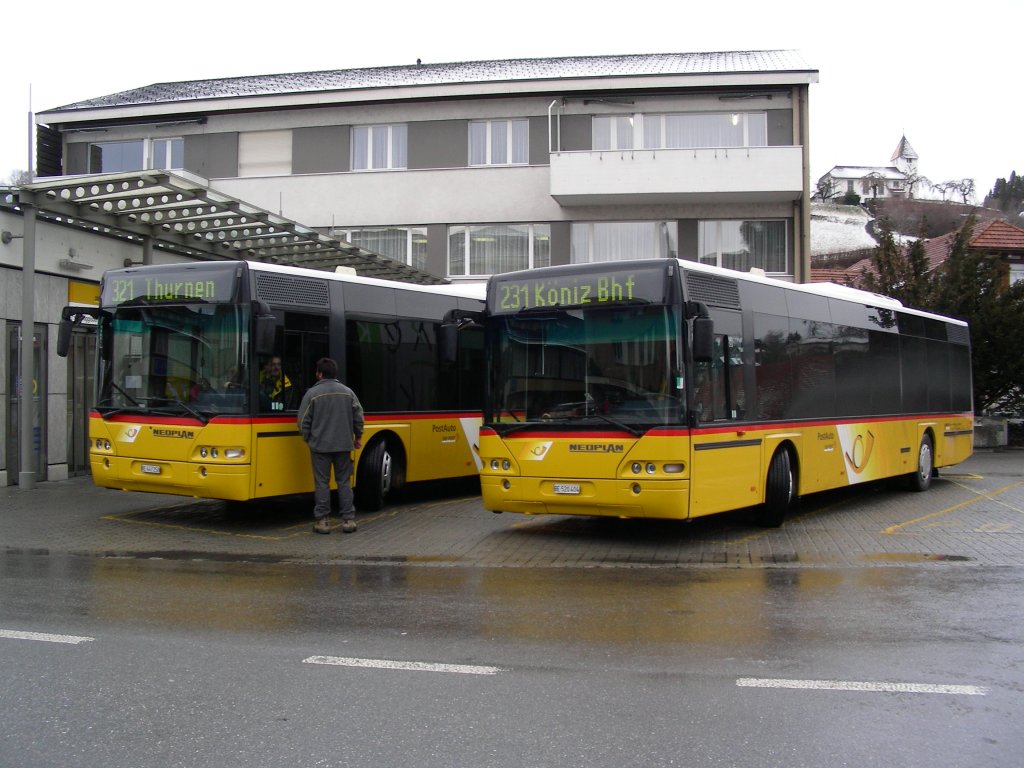 Engeloch, Riggisberg. 2 Neoplan Centroliner (Nr.1 und Nr.12) in Riggisberg, Post. (4.1.2007)
