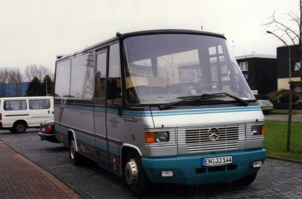 Ernst Auwrter Teamstar, aufgenommen im November 1996 vor Neoplan NL Rhein Ruhr in Oberhausen.