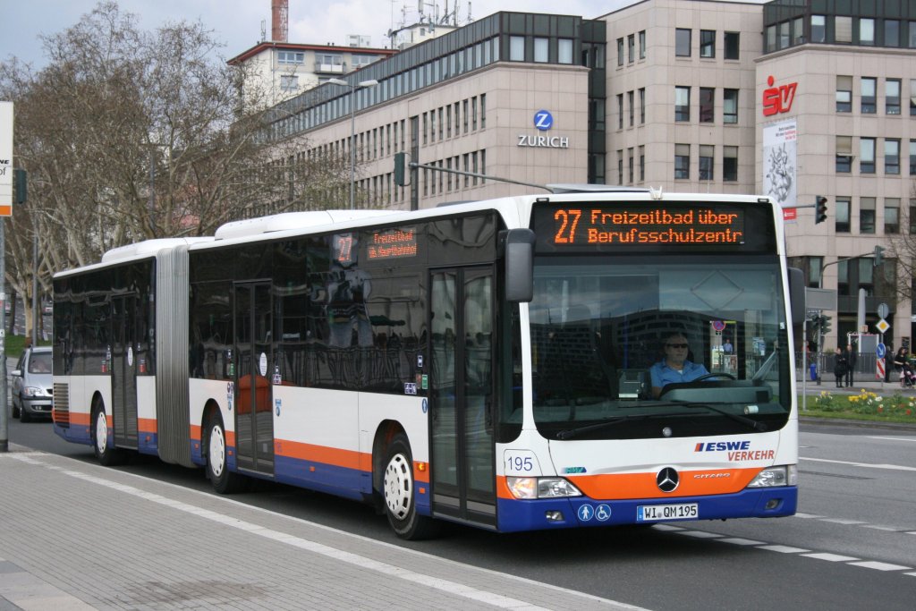 ESWE Verkehr 195 (WI QM 195) am HBF Wiesbaden.
10.4.2010