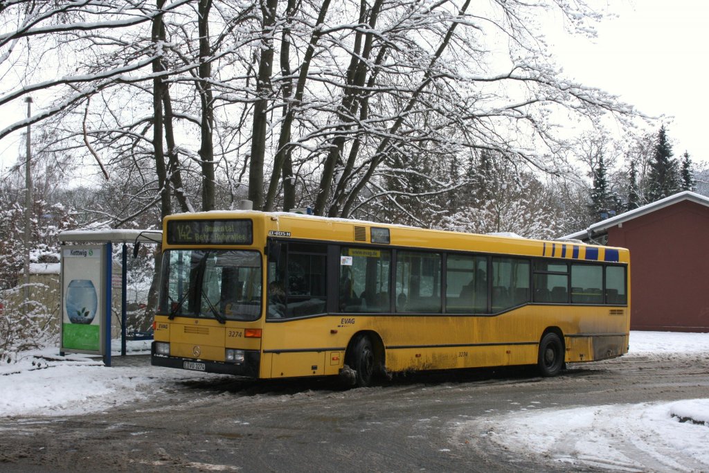 EVAG 3274 (E VG 3274) am 4.1.2010 am S-Bf Kettwig mit der Linie 142.
