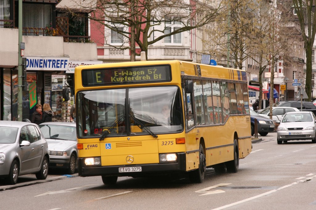 EVAG 3275 (E VG 3275) mit dem E-Wagen 57 nach Kupferdreh Bahnhof in Essen Steele am 25.2.2010.