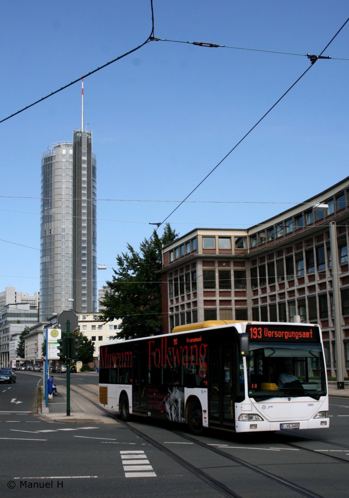 EVAG 3405 (E V 3405) am 12.08.2010 an der Kronprinzenstr.
Der Bus wirbt fr das Museum Folkwang.
