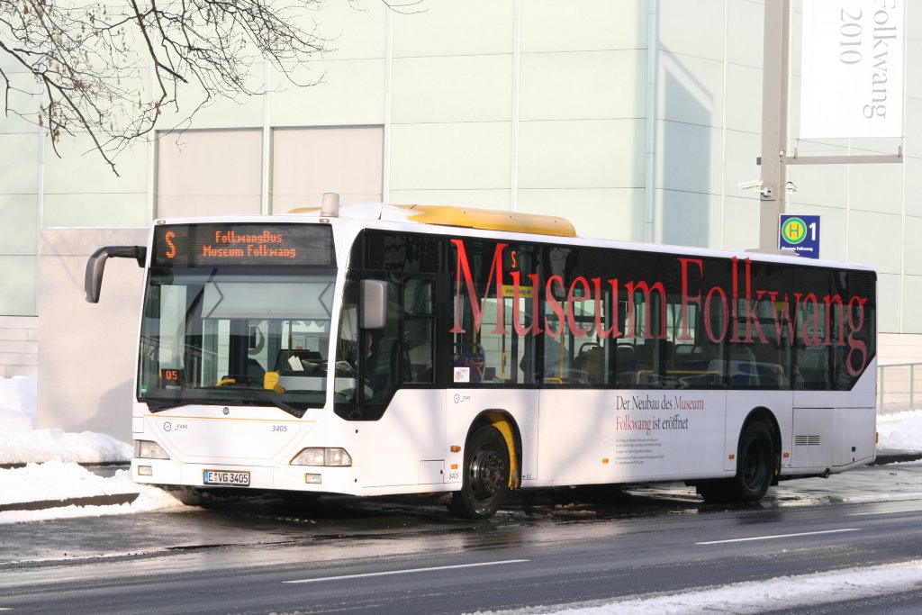 EVAG 3405 (E VG 3405) mit Werbung fr das neue Museum Folkwang.
Aufgenommen am Museum Folkwang,31.1.2010.