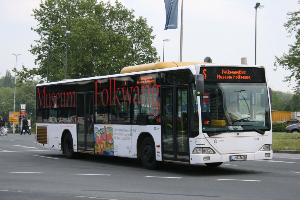 EVAG 3405 (E VG 3405) auf den weg zum Museum Folkwang.
Essen HBF, 27.6.2010
