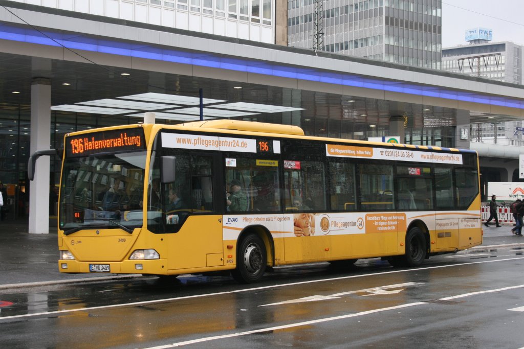 EVAG 3409 (E VG 3409) mit Werbung fr die Pflegeagentue24.
Aufgenommen am HBF Essen mit der Linie 196.