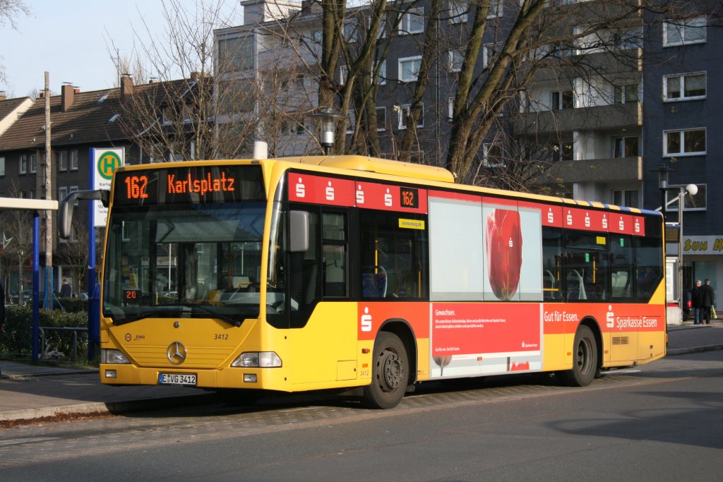 EVAG 3412 (E VG 3412) mit Werbung fr die Sparkasse Essen, Aufgenommen am Karlsplatz in Essen Altenessen am 30.11.2009.