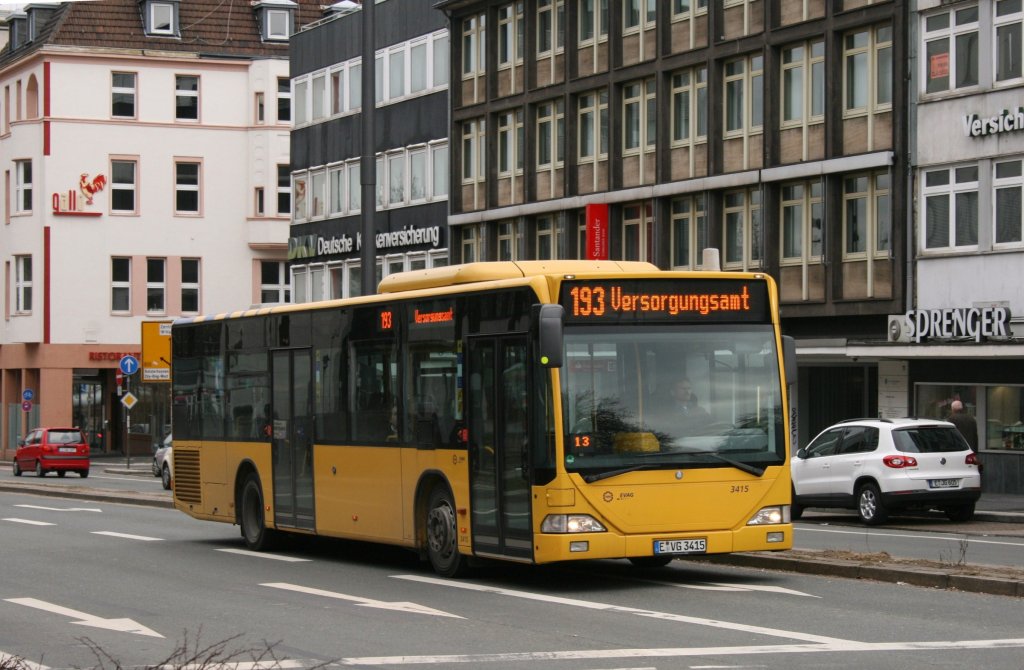 EVAG 3415 (E VG 3415) mit der Linie 193 zum Versorgungsamt.
Aufgenommen auf der Huyssenalle am 8.3.2010.
