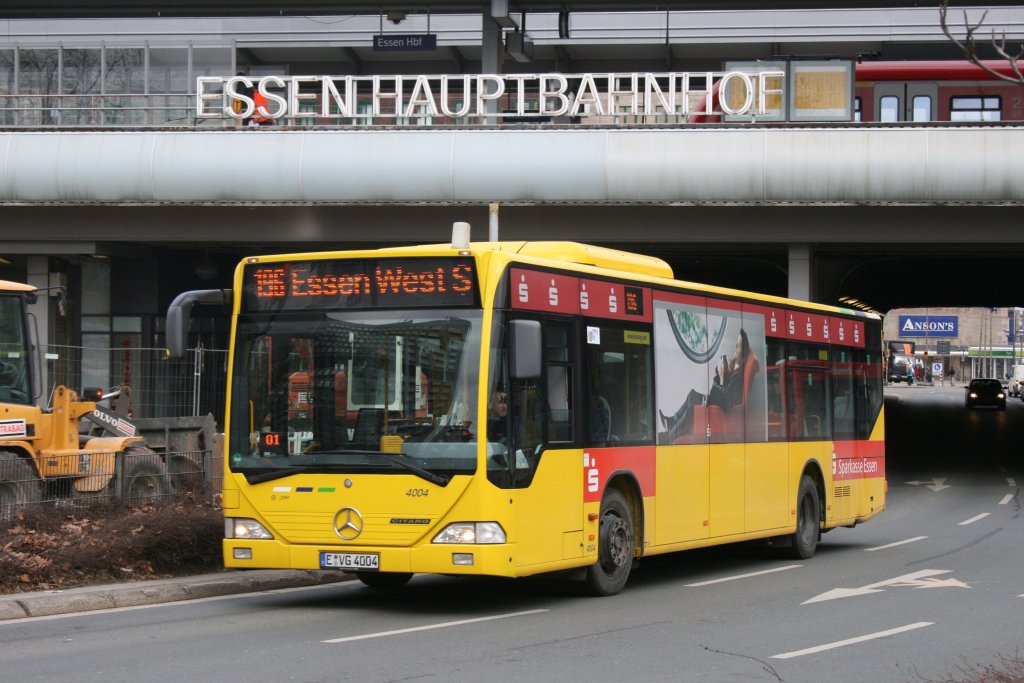 EVAG 4004 (E VG 4004) mit der Linie 196 zum Bahnhof Essen West.
Aufgenommen am HBF Essen, 8.3.2010.