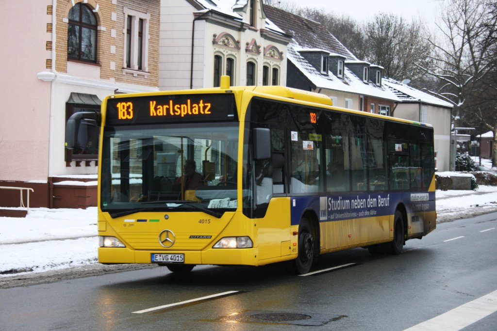 EVAG 4015 mit der Linie 183 zum Karlsplatz.
Aufgenommen an der Ernestinenstr. am 12.1.2010.