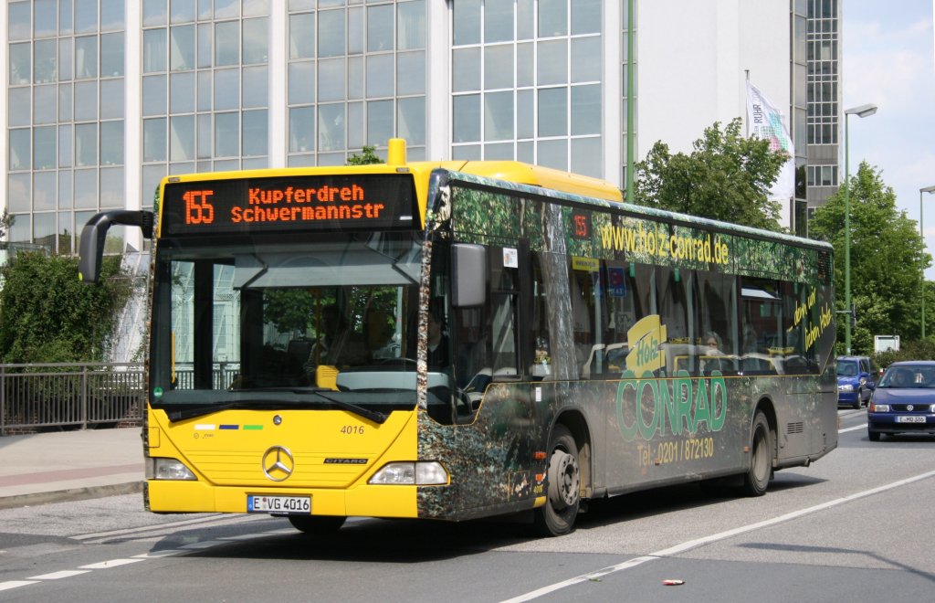 EVAG 4016 (E VG 4016) mit der Linie 155 nach Kupferdreh.
Aufgenommen am HBF Essen.
16.5.2010
