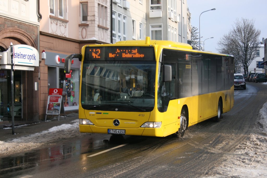 EVAG 4153 (E VG 4153) mit der Linie 142 auf der Hauptstr. in Kettwig.
4.1.2010