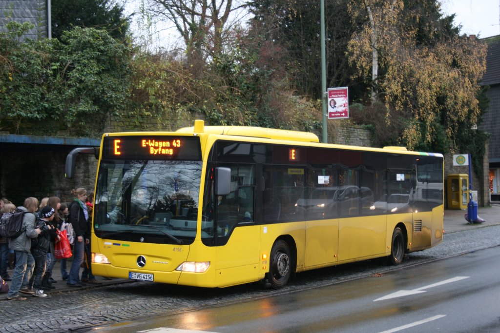 EVAG 4156 (E VG 4156) mit dem E Bus 43 nach Byfang am Werdener Markt.
Aufgenommen am 25.11.2009.