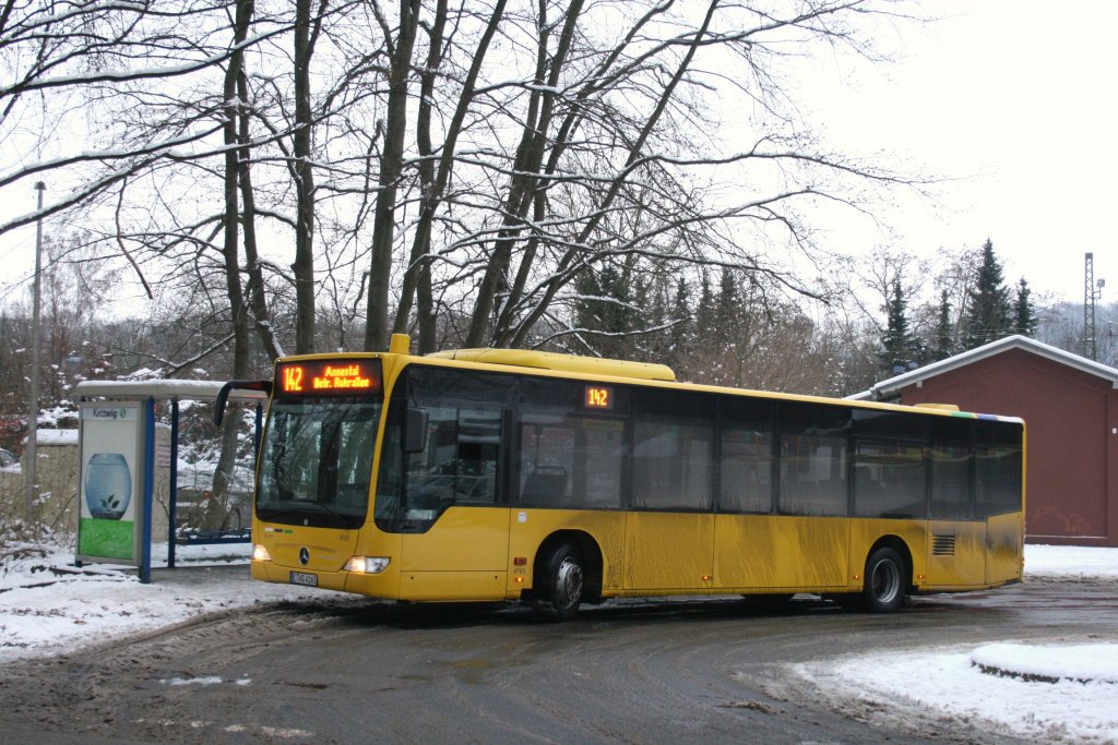 EVAG 4165 (E VG 4165) mit der Linie 142 am S-Bf Kettwig.
5.1.2010