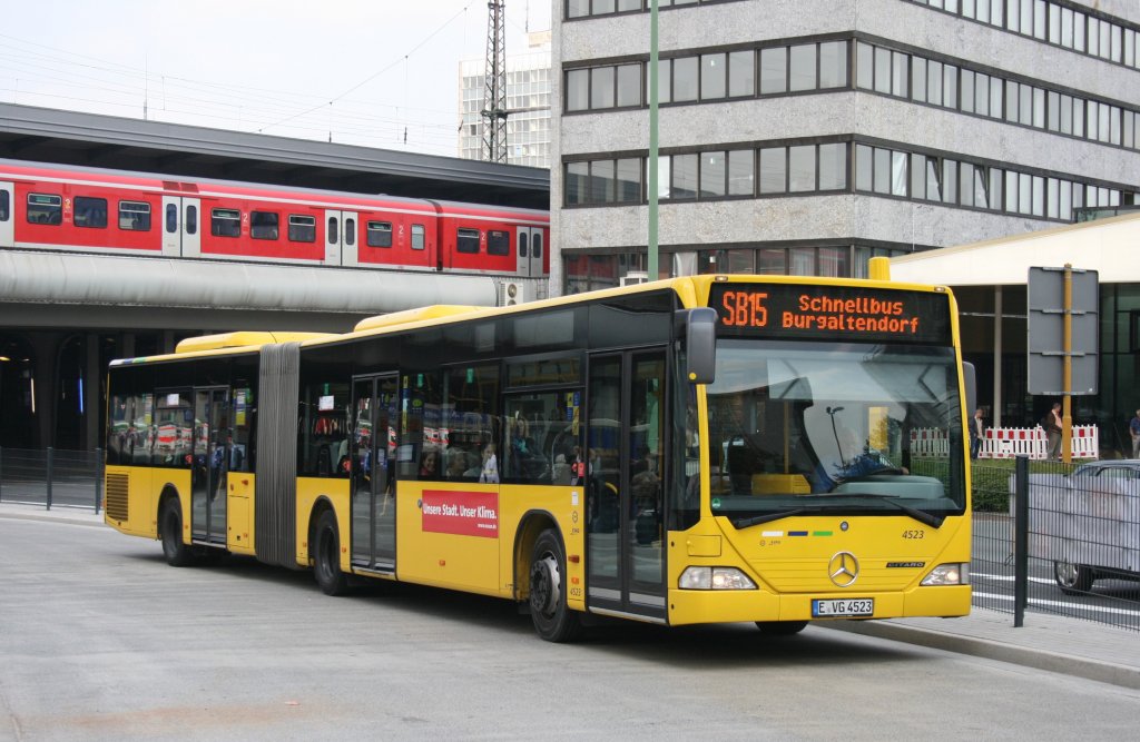 EVAG 4523 (E VG 4523) macht Werbung fr Unsere Stadt Unser Klima.
Aufgenommen am HBF Essen.
27.5.2010