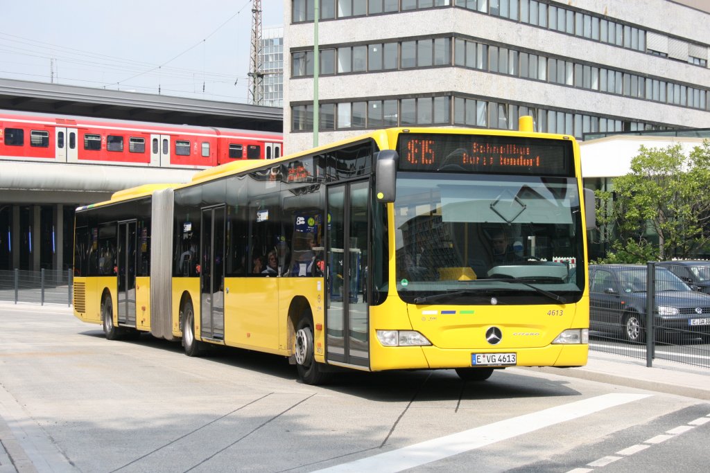 EVAG 4613 (E VG 4613) steht hier an neuen Busbahnhof Essen HBF mit der Linie SB15.
27.5.2010 