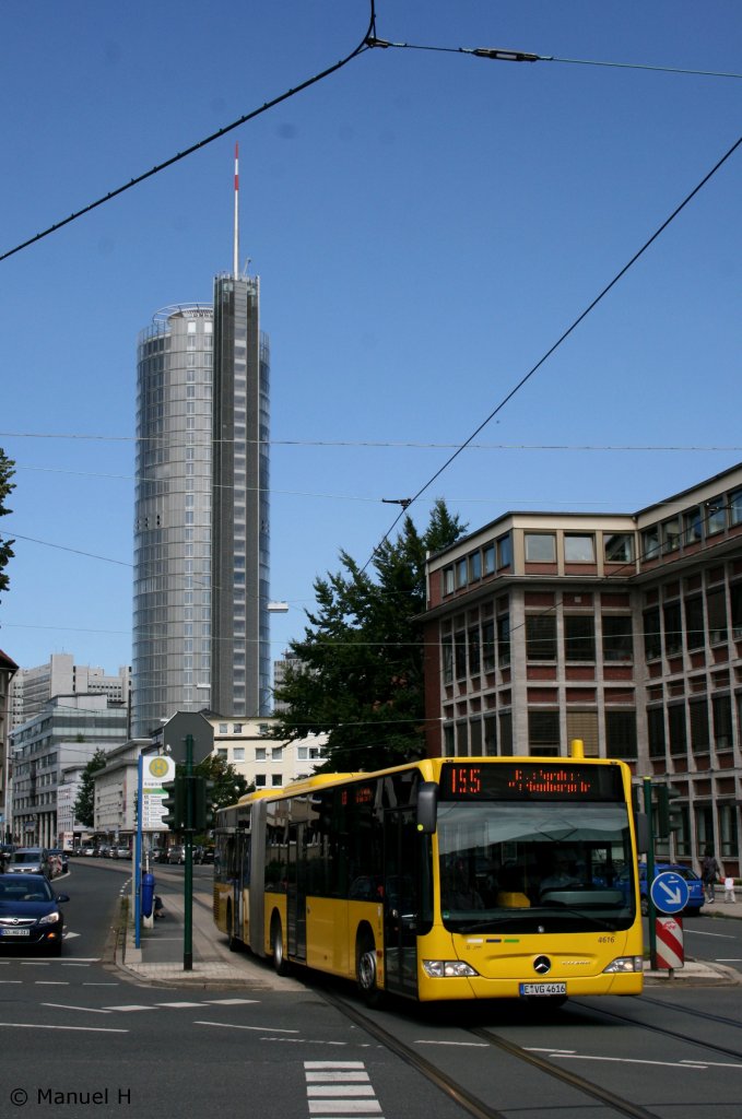 EVAG 4616 (E V 4616) am 12.8.2010 an der Kronprinzenstr.
Im hintergrund ist der RWE Turm zu sehen.
Er ist das Hchste Gebude in Essen mit 162 Metern.