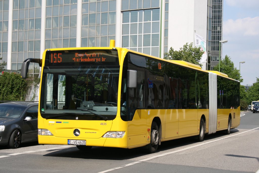 EVAG 4635 (E VG 4635).
Die EVAG hat neue Citaros II angeschaft um die letzten MAN abzustellen.
Aufgenommen am HBF Essen.
16.5.2010