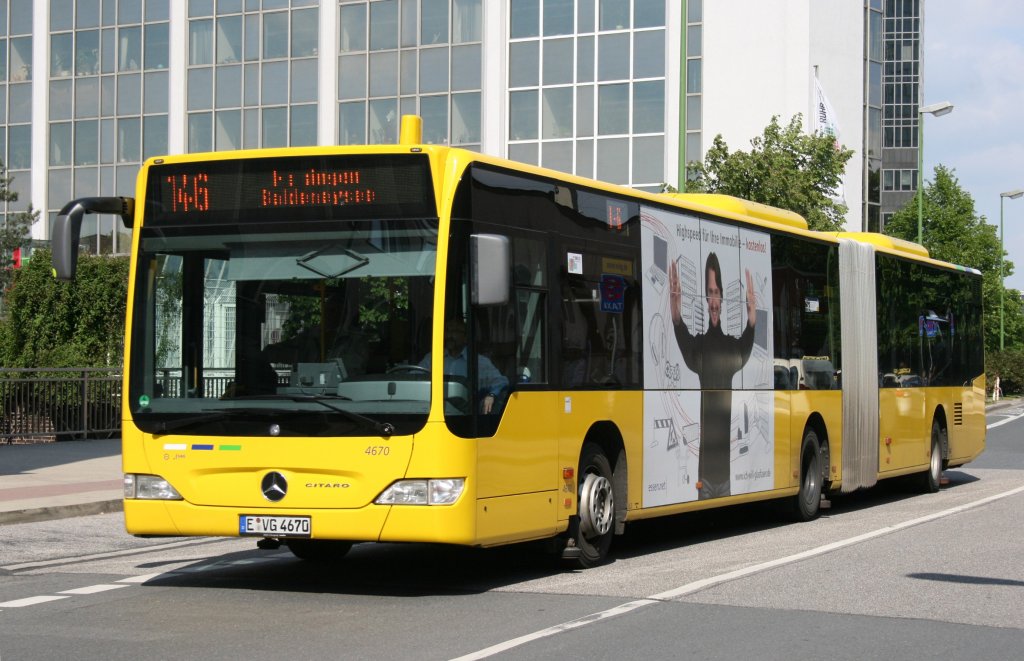 EVAG 4670 (E VG 4670) macht Werbung fr Essen.net.
Aufgenommen am HBF Essen.
16.5.2010