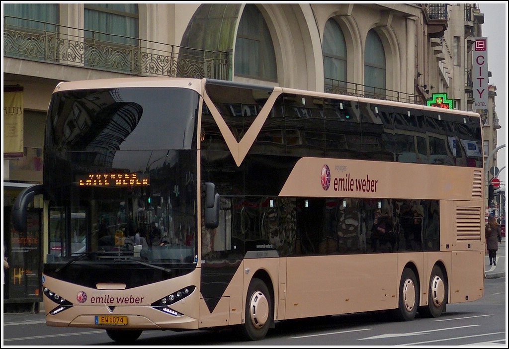 (EW 1074)   VISEON LDD 14 des Busunternehmens Emile Weber aufgenommen am Bahnhof in Luxemburg am 08.04.2013.