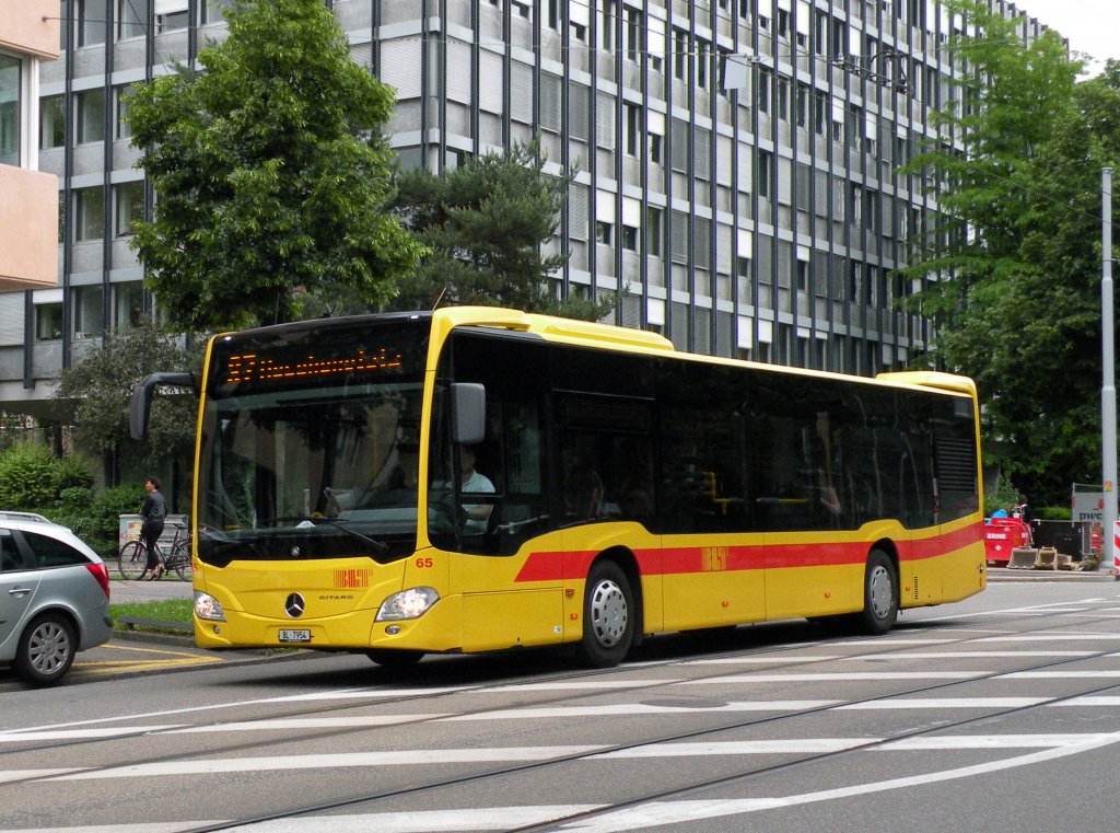 Fabrikneuer Mercedes Citaro mit der Betriebsnummer 65 auf der Linie 37 kurz vor der Endhaltestelle am Aeschenplatz. Die Aufnahme stammt vom 14.06.2013.