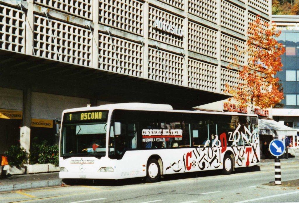 FART Locarno Nr. 26/TI 185'726 Mercedes Citaro am 21. November 2009 Locarno, Bahnhof (mit Vollwerbung fr den  Corriere del Ticino )