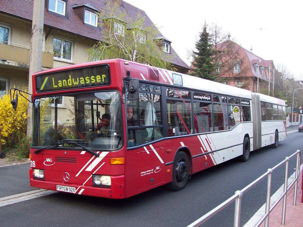 FR-SW 928 als SEV am Rmerhof am 11.04.2004