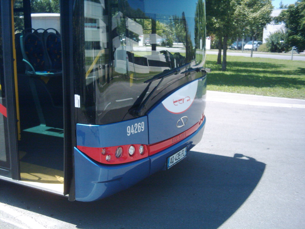 Frontpartie vom Solaris Urbino 12 in Avignon.