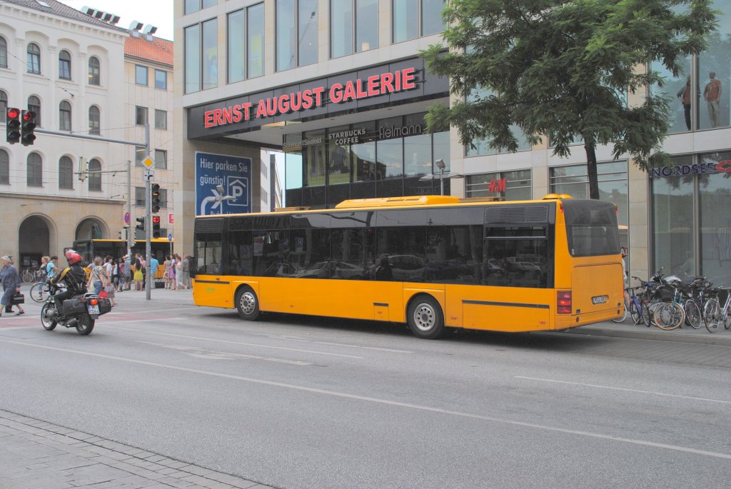 Gelber Bus (ICH GLAUBE ES EIN STETRA), im Hannover am 30.06.10. Der Bus fhrt fr die Rigobus GmbH Hannover.