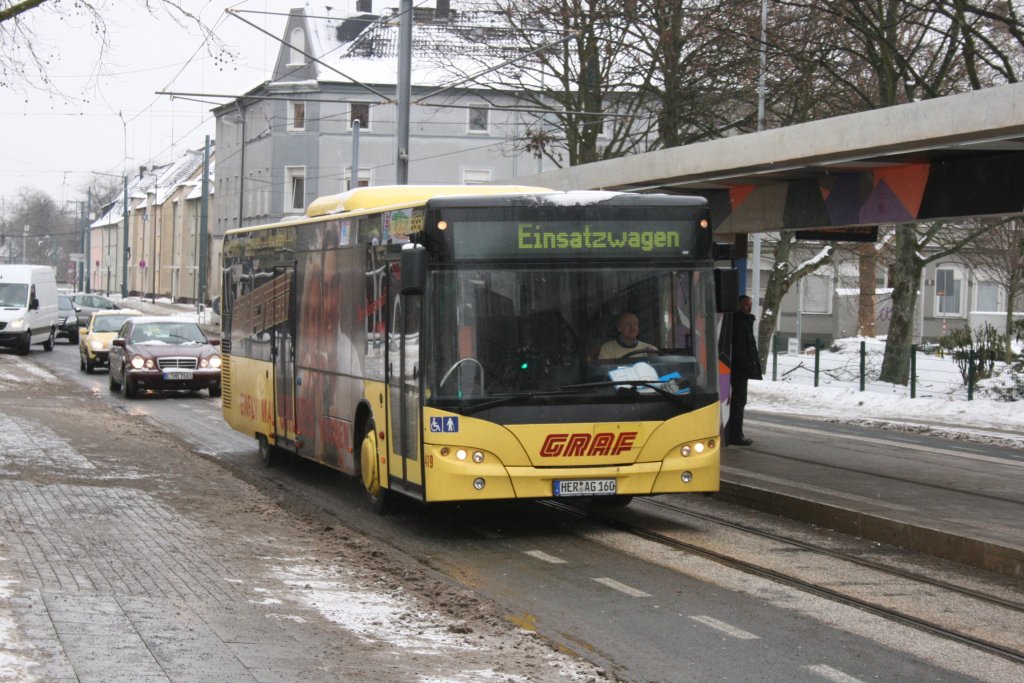 Graf Reisen 419 (HER AG 160) mit einer Sonderfahrt aus Gelsenkirchen zur Erffnung der Ruhr 2010.
Aufgenommen an der Zeche Zollverein am 10.1.2010.
