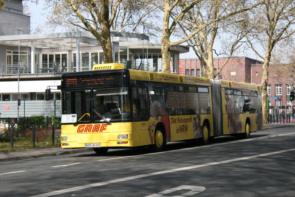 Graf Reisen 425 (HER AG 165) hat sich mit dem SEV von Oberhausen auf den Weg nach Wesel gemacht.
24.4.2010
