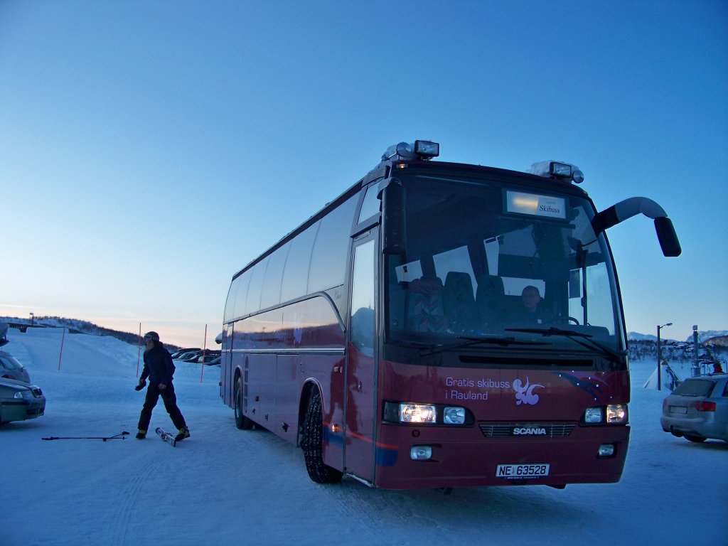 Gratis skibuss i Rauland, Saab Scania in Skigebiet vierly vinterland in Rauland. Aufgenommen am 30.12.09.
