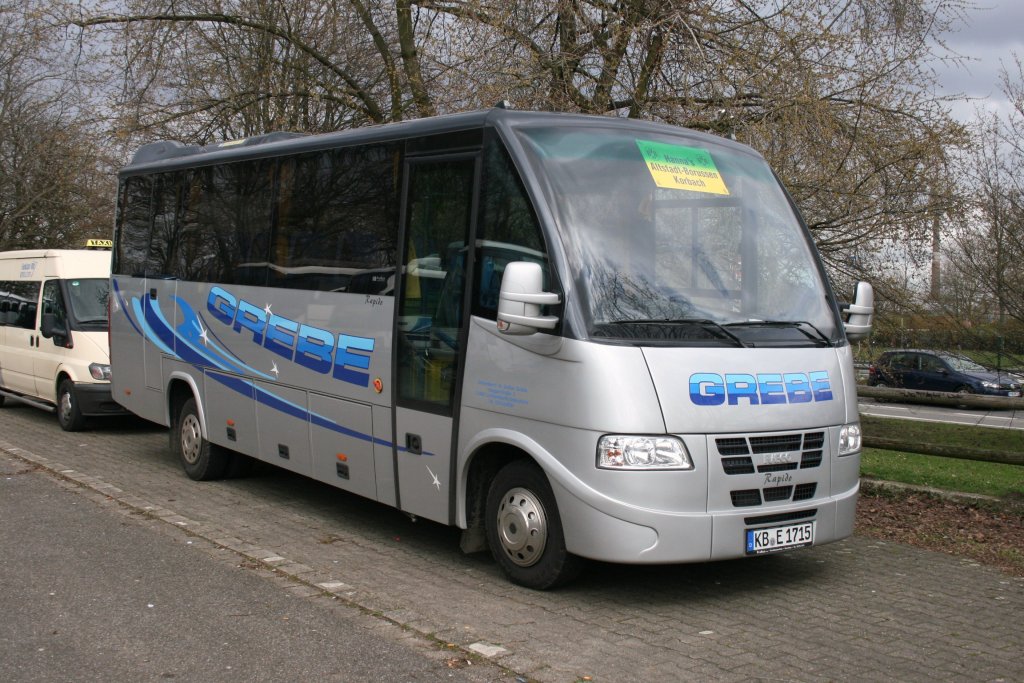 Grebe Reisen (KB E 1715) mit einem IVECO Rapido.
Aufgenommen am Signal Idunapark.
3.4.2010