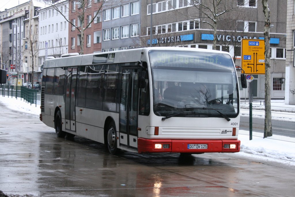 Guntermann Reisen 4001 (DO DW 125) mit der Linie 594 am HBF Hagen,31.1.2010. 