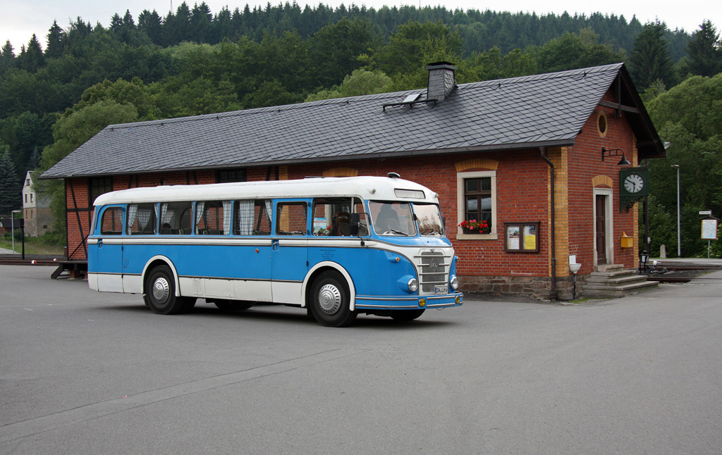 H6B des Omnibusbetrieb Belschner zum 8.Oldtimerfest in Steinbach kurz nach dessen Ankunft am Nachmittag des 25.06.2010.