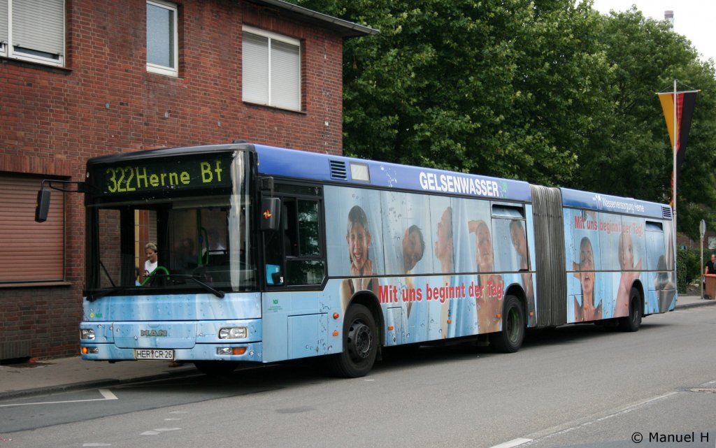 HCR 26 (HER CR 26).
Der Bus wirbt fr Gelsenwasser.
Herne Wanne Eickel, 10.8.2010.