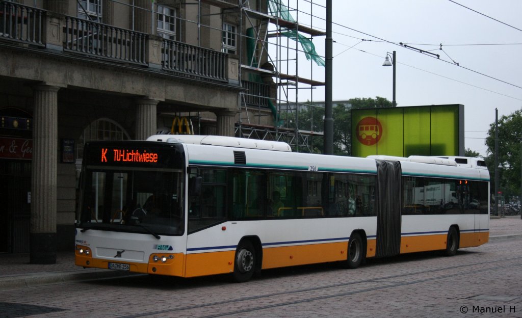 HEAG 256 (DA MB 256).
Aufgenommen am HBF Darmstadt, 18.8.2010.