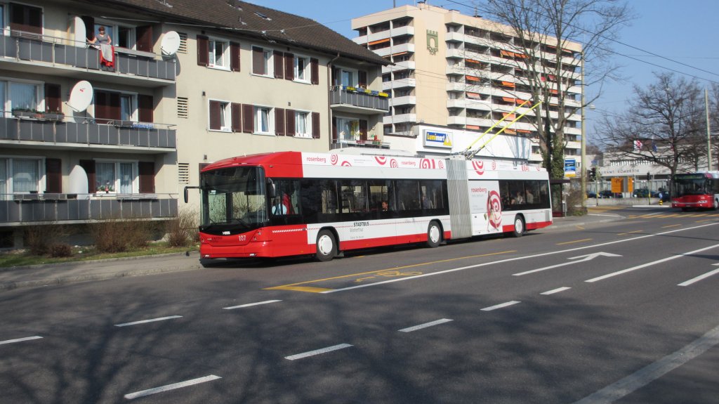 Hess-SwissTrolley3 Nr. 107 bei der Haltestelle Schiltwiesen am 18.3.2012.
