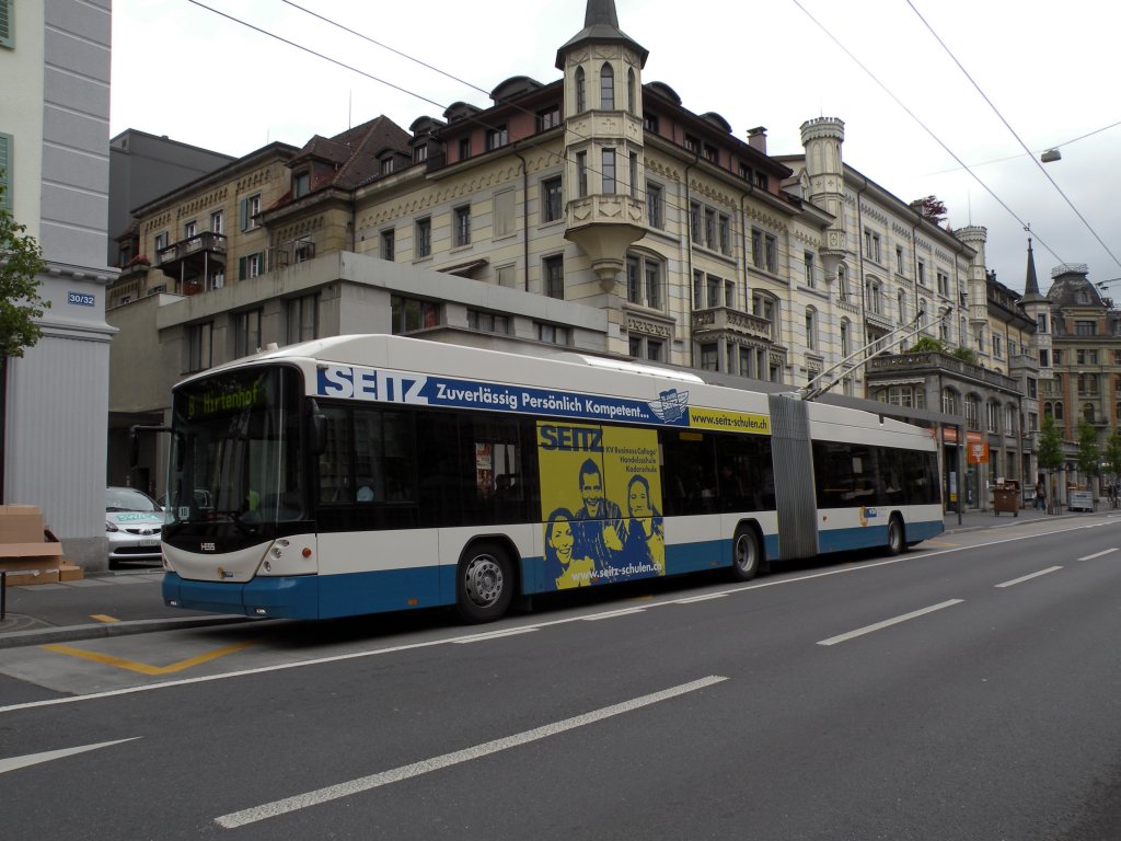 Hess Trolleybus an der Haltestelle Kantonalbank auf der Linie 8. Die Aufnahme stammt vom 04.05.2010.