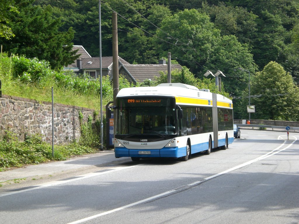 Hess Trolleybus BGT-N2C auf der Linie 683 nach Wuppertal Vohwinkel Schwebebahn an der Haltestelle Solingen Burg Seilbahn.(4.7.2012)
 
