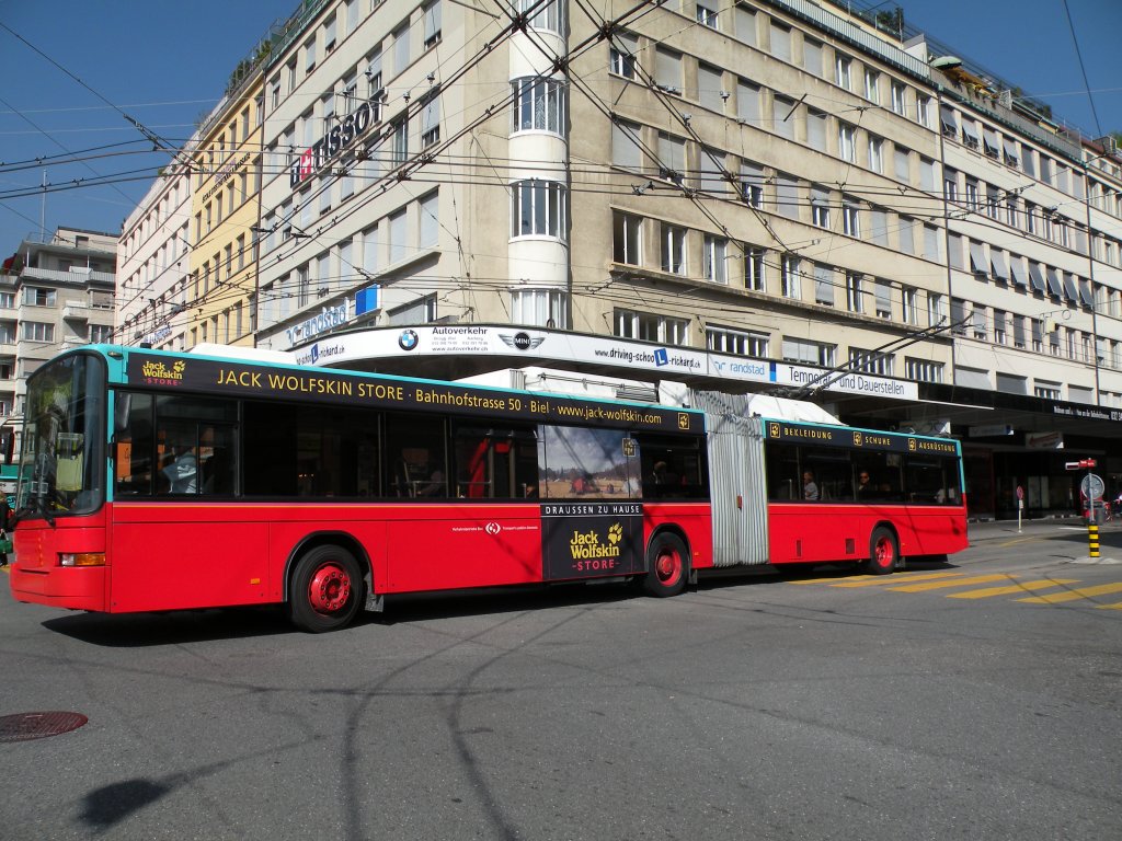 Hess Trolleybus fährt am Bahnhof Biel ein. Die Aufnahme stammt vom 29.09.2009.