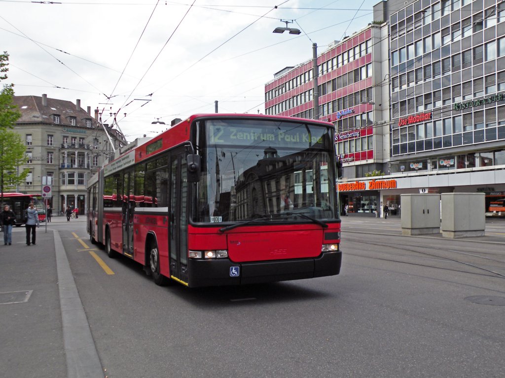 Hess Trolleybus mit der Betriebsnummer 09 auf der Linie 12 am Bubenbergplatz in Bern. Die Aufnahme stammt vom 14.04.2011.