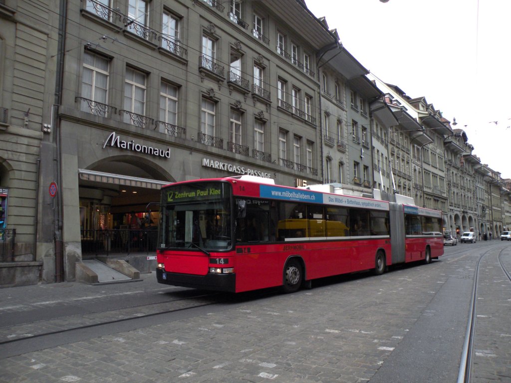 Hess Trolleybus mit der Betriebsnummer 14 auf der Linie 12 an der Marktgasse in Bern. Die Aufnahme stammt vom 14.04.2011.
