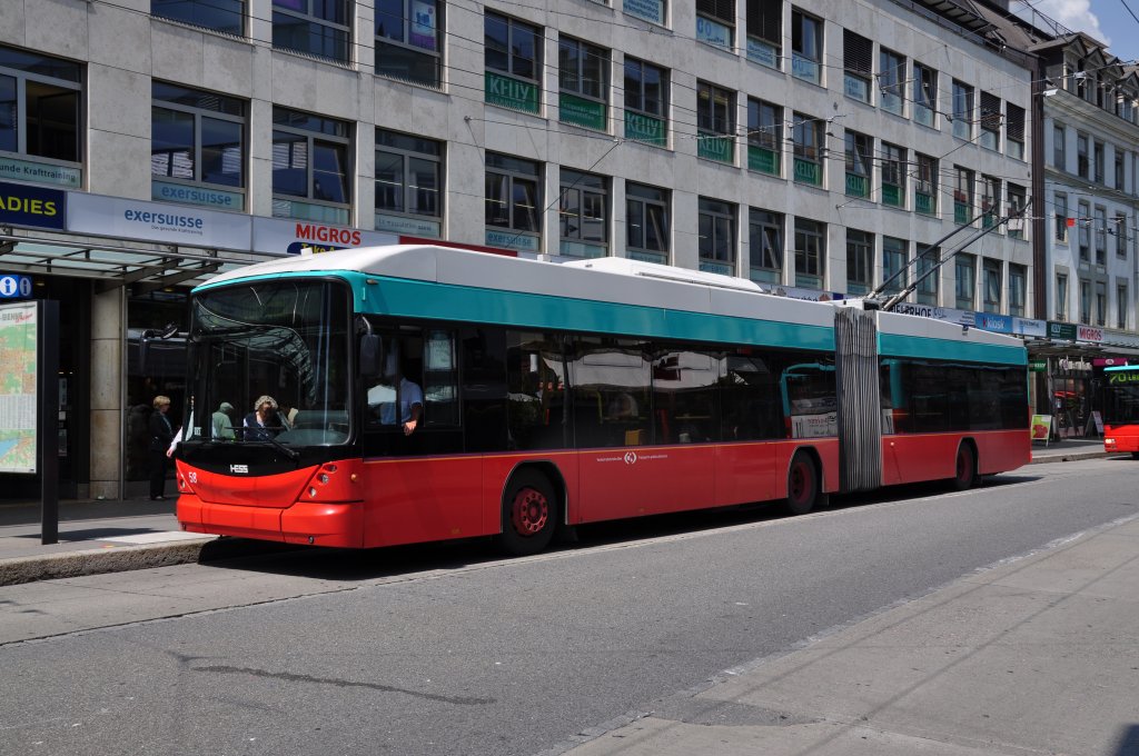 Hess Trolleybus mit der Betriebsnummer 58 auf der Linie 1 in der Arbergstrasse in Biel. Die Aufnahme stammt vom 24.05.2012.
